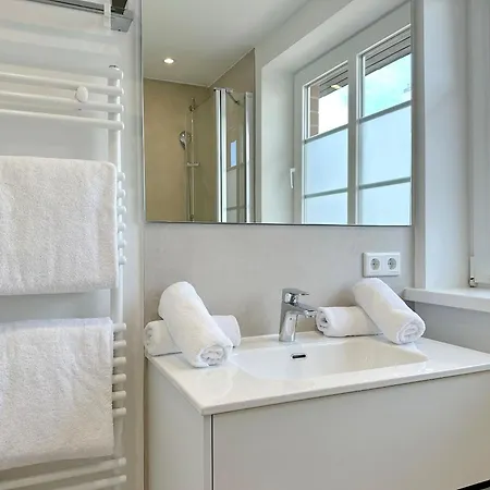 Olympia Haus 2, Whg 7 *